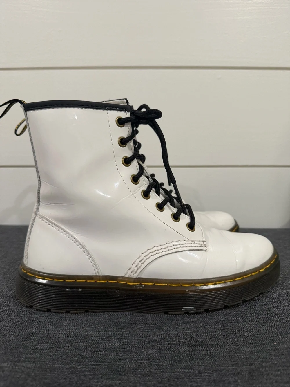 N/A lightly worn